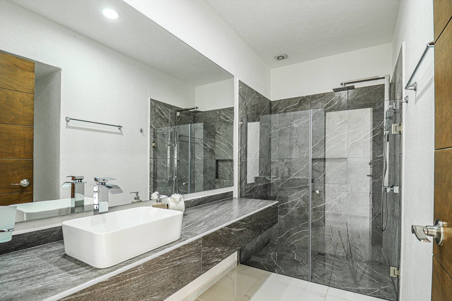 Baño 3 — casa con alberca en Cuernavaca para fin de semana